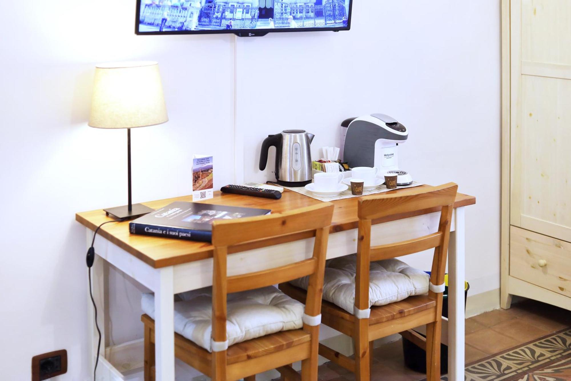 Cataneasy Rooms Bagian luar foto